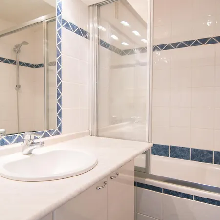 Apartment Aux Pieds Avec Balcon, Wifi A - Fr-1-449-131